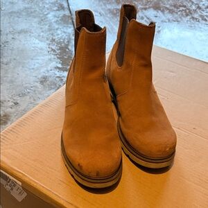 Sorel Men's Chukka Boots in Tan Suede